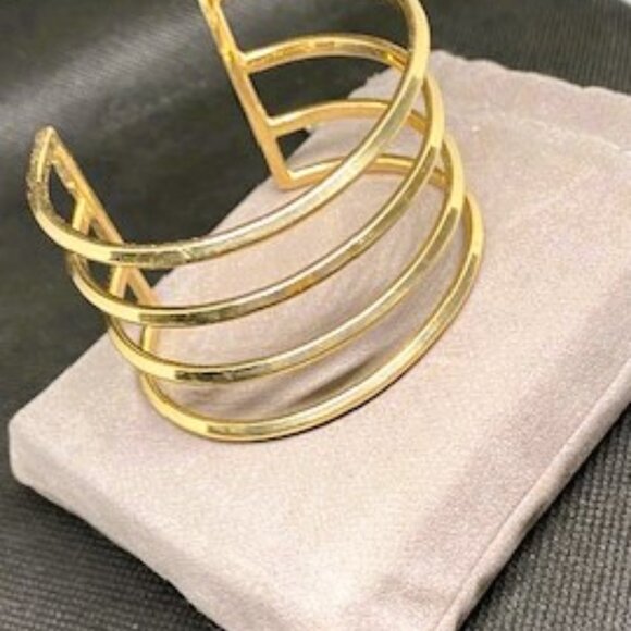 Gold Bracelet - Picture 2 of 3